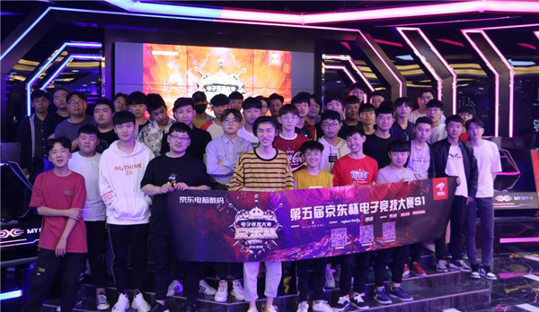 人员发生争 人员发生争