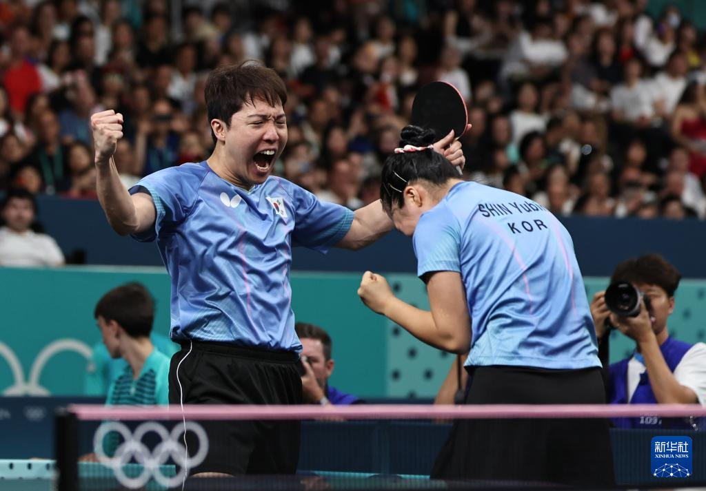 欧联刺激夜！曼联2-0晋级，穆帅率队压线进附加赛，索帅率队出局.